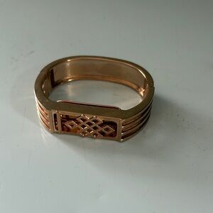 rose gold metal bangle designed for the Fitbit Flex 2 fitness tracker